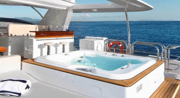 Motor Yacht Jacuzzi