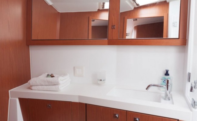 crociera grecia Beneteau 50 Sense letti bagno