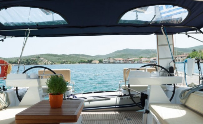 crociera grecia Beneteau 50 Sense ponte timoni