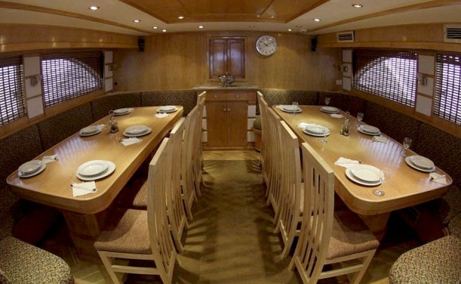 motor yacht 28mt 20 ospiti crociera maldive