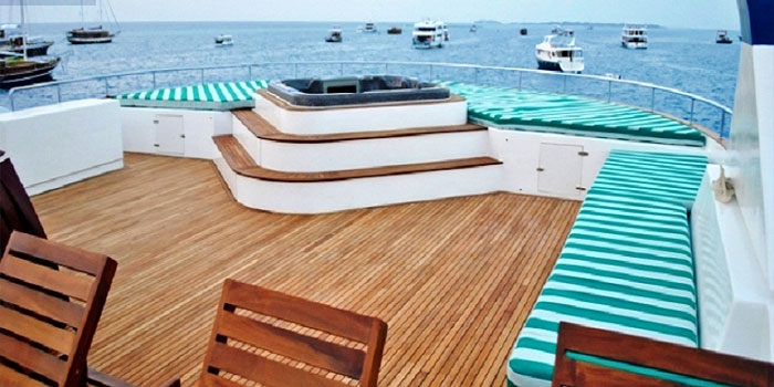 motor yacht 33,56 mt 16 ospiti – crociera maldive