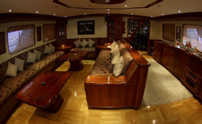 motor yacht 38mt 22 ospiti crociera maldive