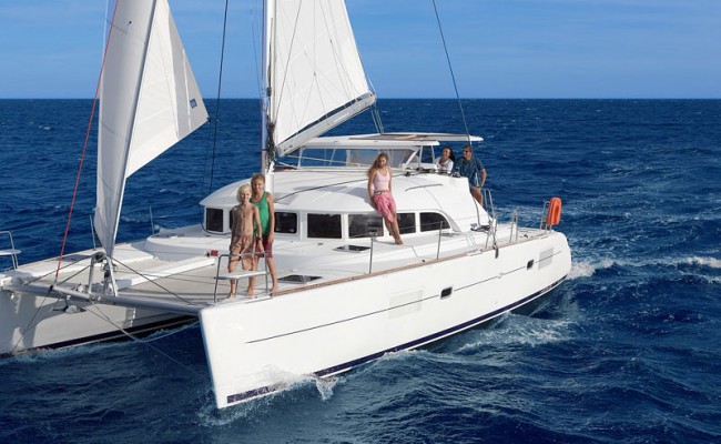 catamarano 12 mt 12 ospiti crociera maldive