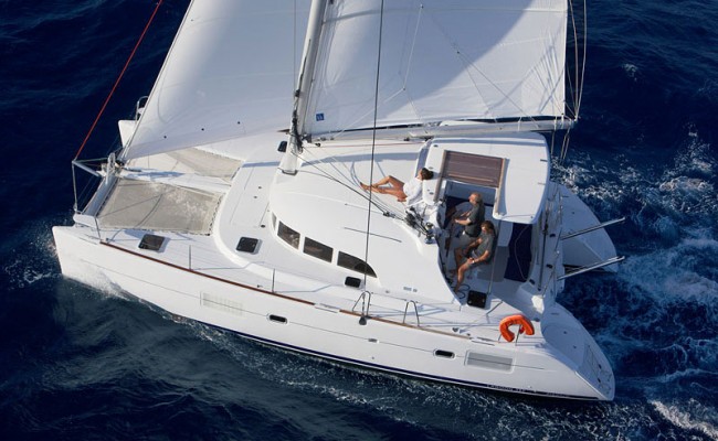 catamarano 12 mt 12 ospiti crociera maldive