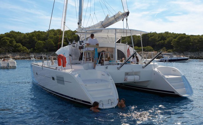 catamarano 12 mt 12 ospiti crociera maldive